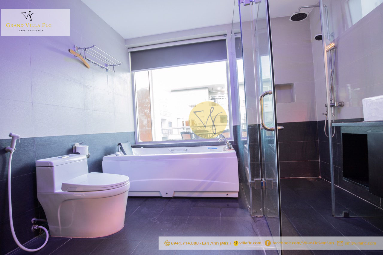Phòng tắm Master trang bị bồn tắm tại Biệt thự Ngọc Trai 88 - Kail’s House Villa FLC Samson