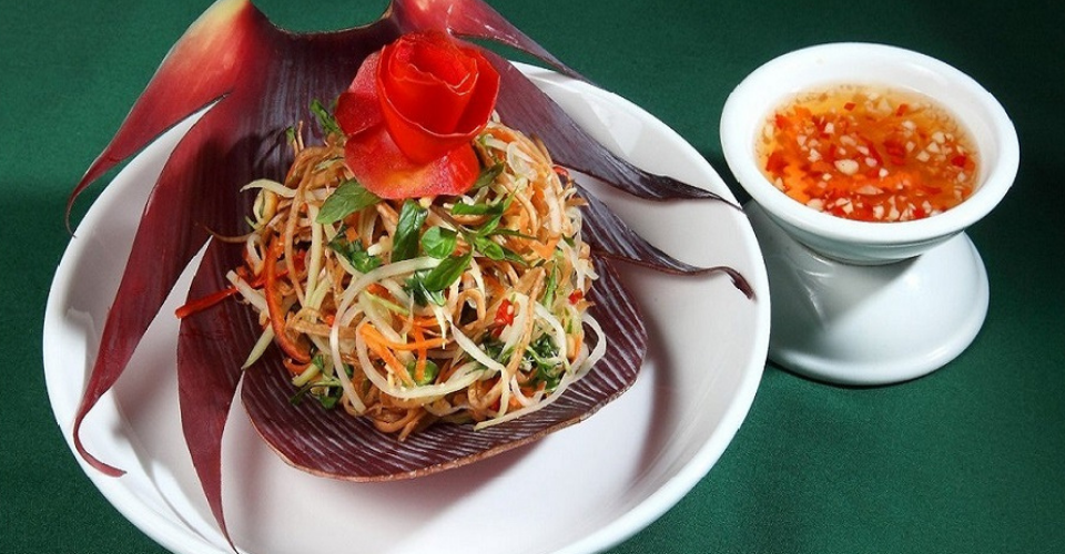 Món ăn đặc sản Pù Luông - nộm hoa chuối rừng