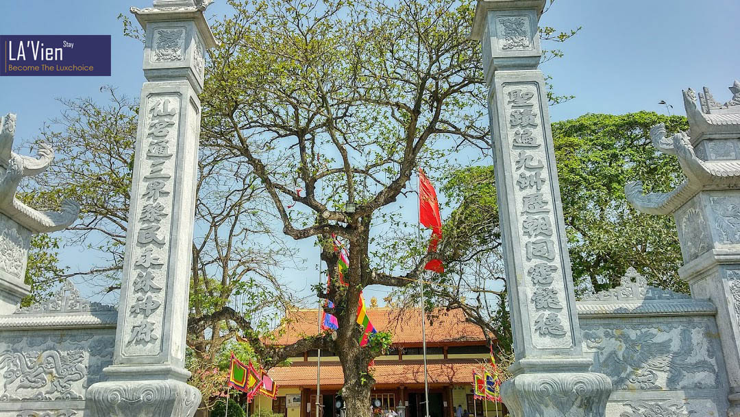 Đền thờ cô Bơ Thanh Hóa– Còn gọi là Mẫu Thoải trong tục thờ mẫu Tam Phủ của Việt Nam