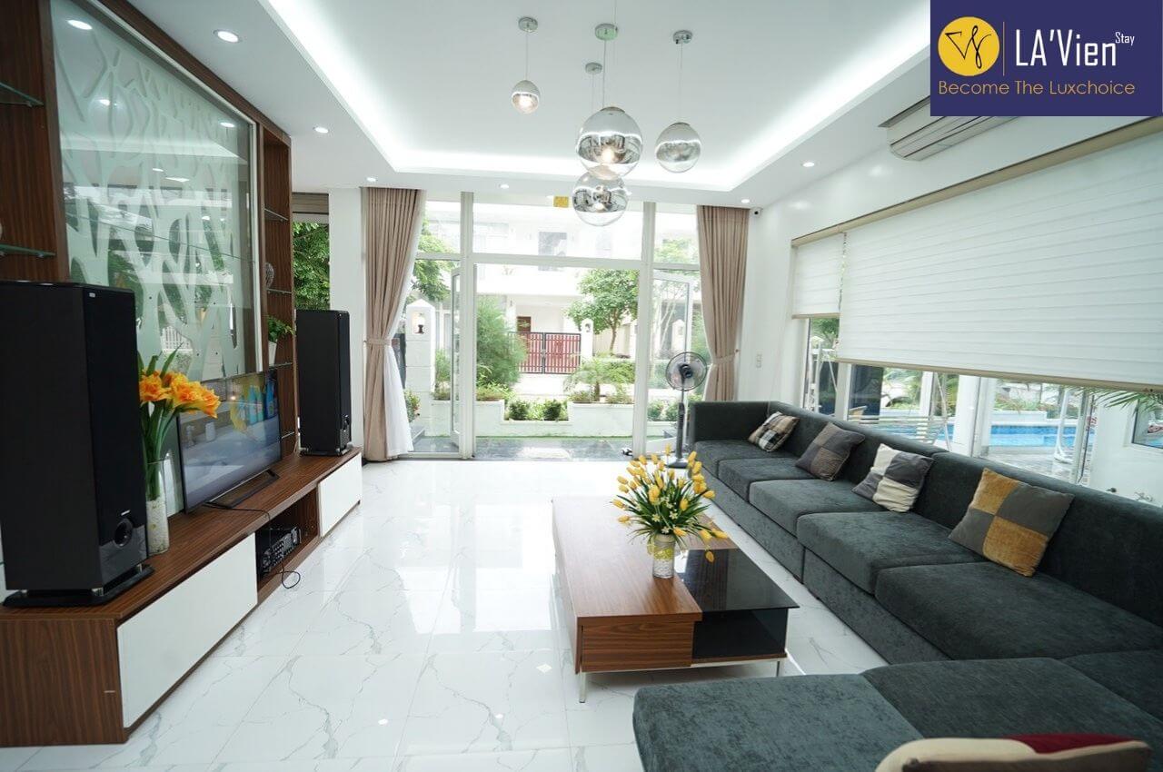 Phòng khách rộng rãi là nơi tuyệt vời để tạo ra những giây phút đáng nhớ