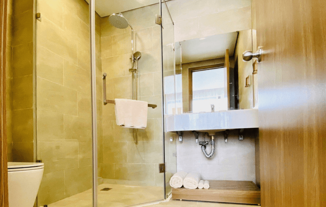 Nhà tắm sang trọng và sạch sẽ tại villa sunrise